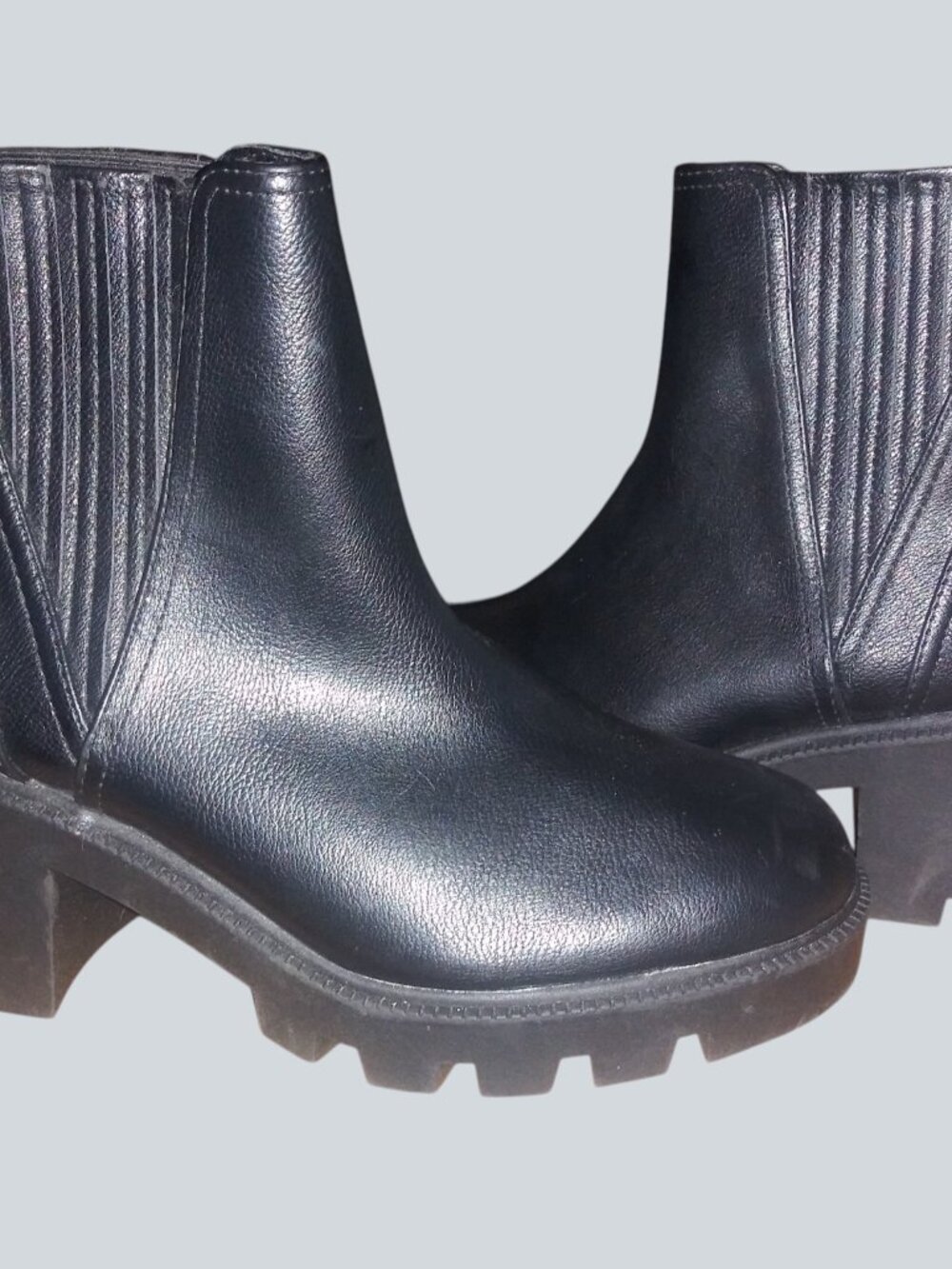 Dolce Vita Noel Black Chelsea Ankle Boots Women’s Sz 9 Chunky Lug Sole Heel